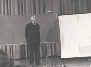 П.Л. Капица выступает перед студентами